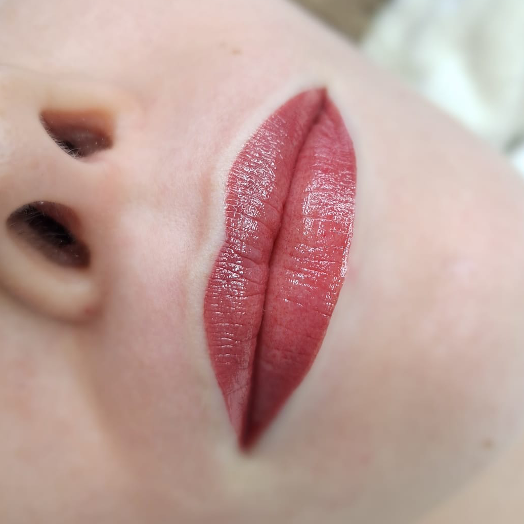 Maroon Kiss